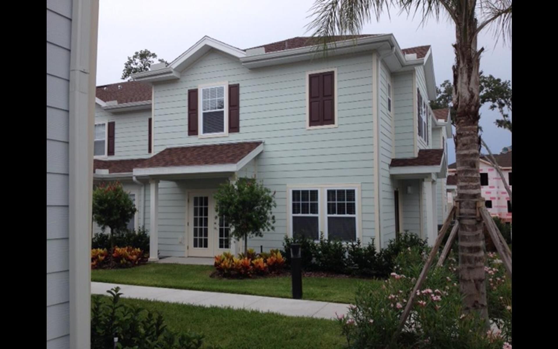 Lucaya, 4br, 3ba, 15’ to Disney Parks & Outlets. 3’ to Walmart, Publix and Aldi.