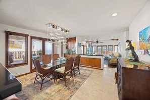 Dining - H1788: Stunning 2 Bed, 2 Bath Condo With Wrap Around Balcony, 7steps, Golf Cart (Avalon)