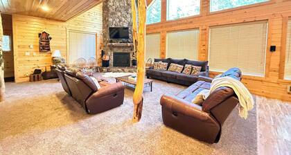 22 MI to YNP | Firepit & Patio | Spacious Lodge