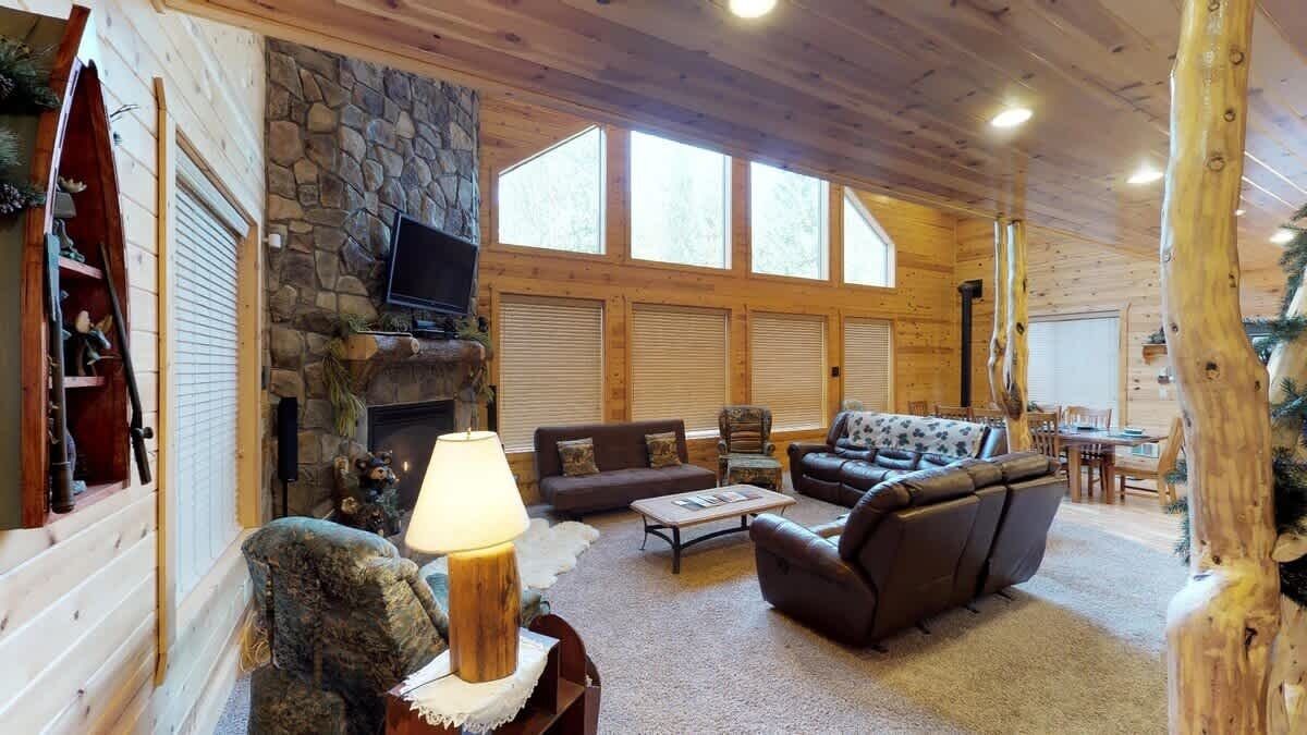 Flat-screen TV, fireplace, offices