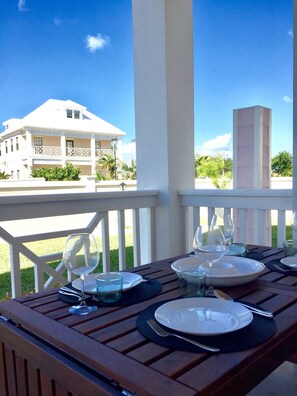 Outdoor dining - Great place, reviews talk by themselves!! (Nassau)