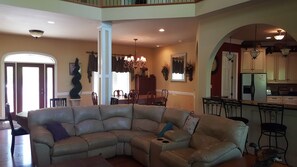 Smart-TV, Kamin, Videospiele, DVD-Player