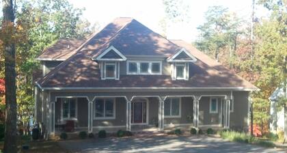 Beautiful Lakefront Home On Smith Mountain Lake.