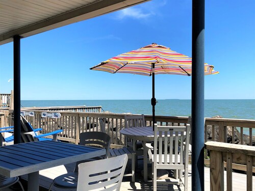 Liberty Breeze-Charming Cottage on Lake Erie Near Port Clinton, Lakefront