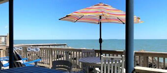 Liberty Breeze-Charming Cottage on Lake Erie Near Port Clinton, Lakefront