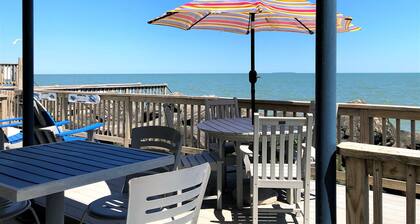 Liberty Breeze-Charming Cottage on Lake Erie Near Port Clinton, Lakefront