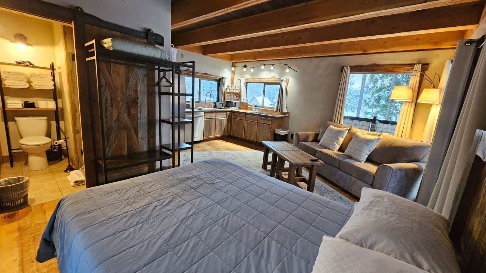 Free WiFi, bed sheets