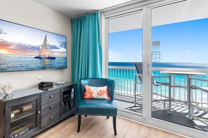 Fernseher, DVD-Player, Videothek, Stereoanlage