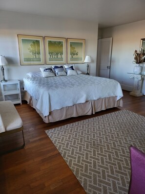 6 bedrooms, iron/ironing board, WiFi, bed sheets