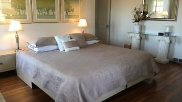 6 bedrooms, iron/ironing board, WiFi, bed sheets