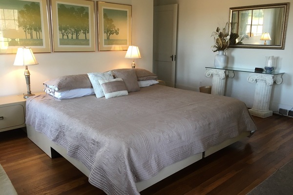 6 bedrooms, iron/ironing board, WiFi, bed sheets