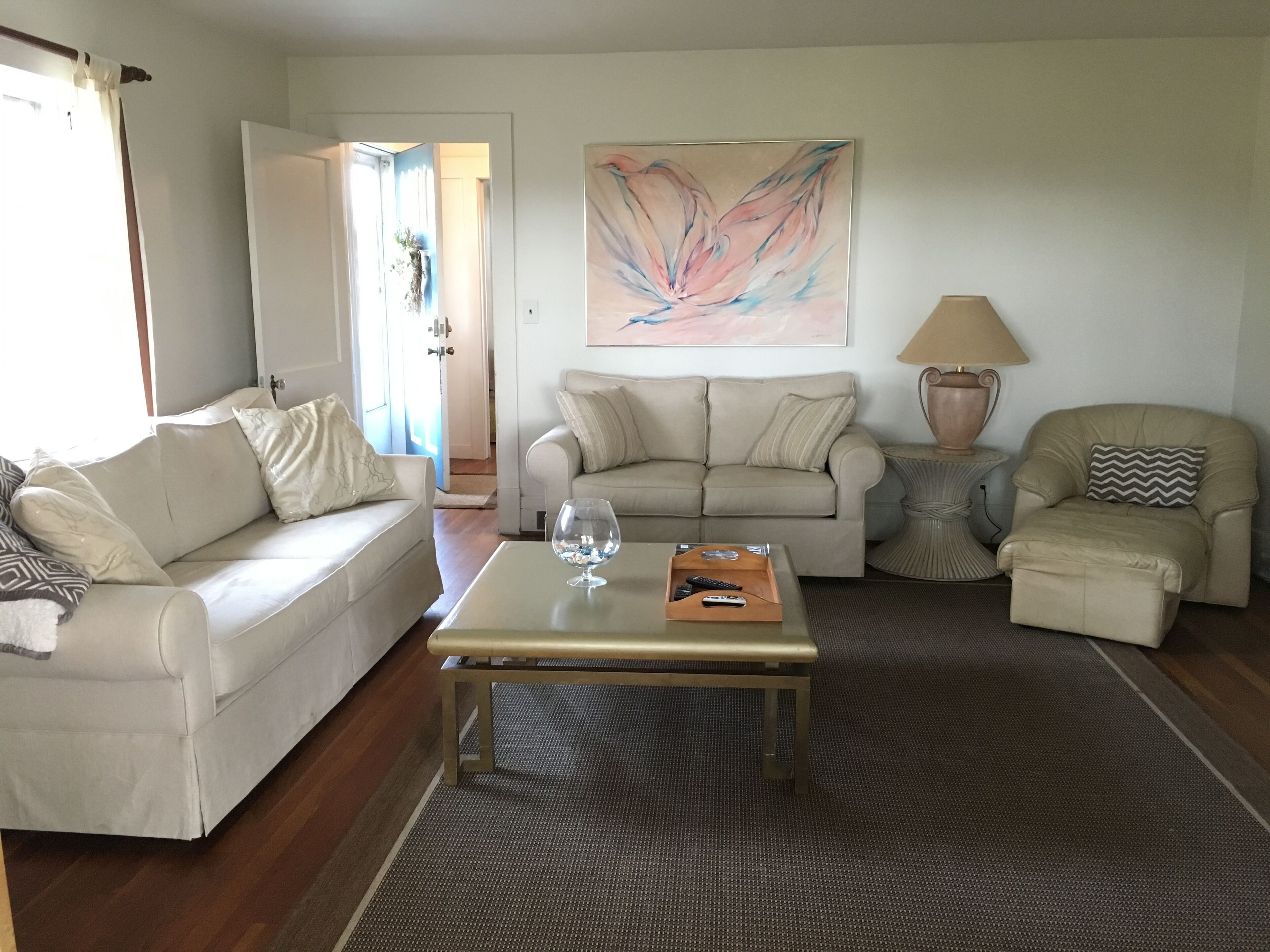 電視、壁爐、DVD 播放機