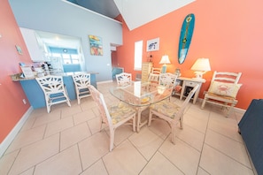 Dining - Hot Days, Cool Savings 20% OFF! BEACHFRONT, Pets OK (St. George Island)