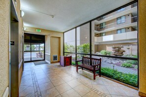 Interior - Absolutely Stunning 3 Bedroom Sea Colony Condo! Ocean Front w/Premium Renovation (Bethany Beach)