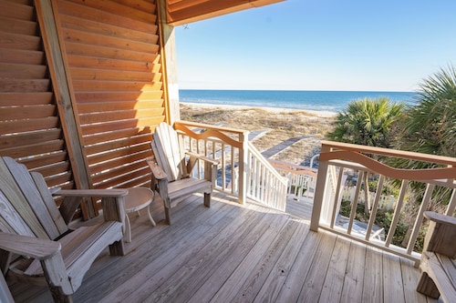 Pet Friendly, 3BR/3BA, Easy Walking Distance to Shops