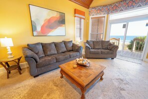 Flat-screen TV, DVD player, books, video library - Pet Friendly, 3BR/3BA, Easy Walking Distance to Shops (St. George Island)