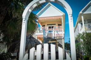 Exterior - 35% OFF Christmas & NYE Week! Pet Friendly, 3BR/3BA (St. George Island)