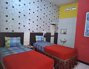 Habitación ejecutiva con 2 camas individuales | Escritorio, wifi gratis, ropa de cama