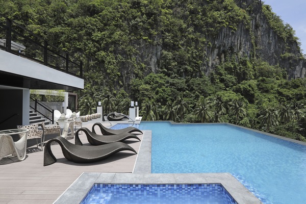 Outdoor pool, open 7 AM to 10 PM, sun loungers