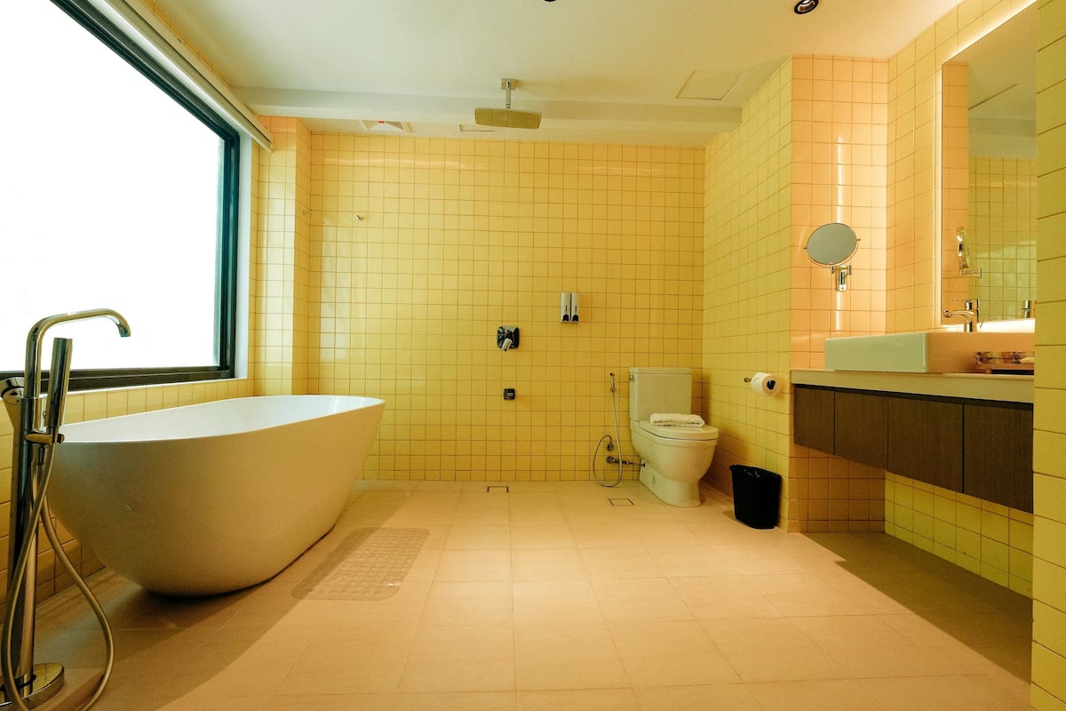 premier balcony with bathtub | in-room safe, desk, blackout curtains, free wifi