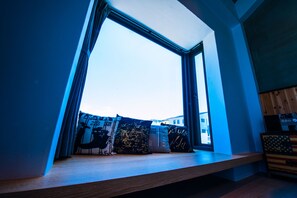 Desk, blackout curtains, soundproofing, free WiFi - Pathway B&B (Magong)