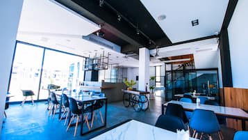 Área de estar no saguão