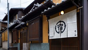 A traditional Japanese building with a sign indicating it is a Yadoru Kyoto establishment.
