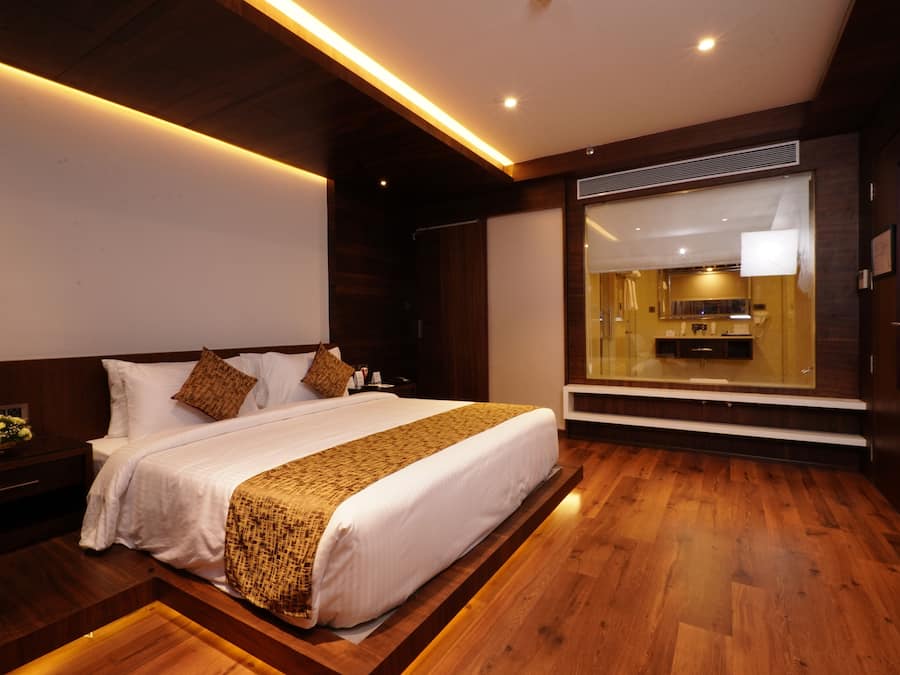 Premium bedding, minibar, in-room safe, desk