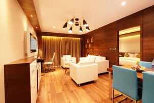 Luxury Suite | 1 bedroom, premium bedding, minibar, in-room safe