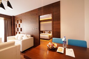 Luxury Suite | Premium bedding, minibar, in-room safe, desk