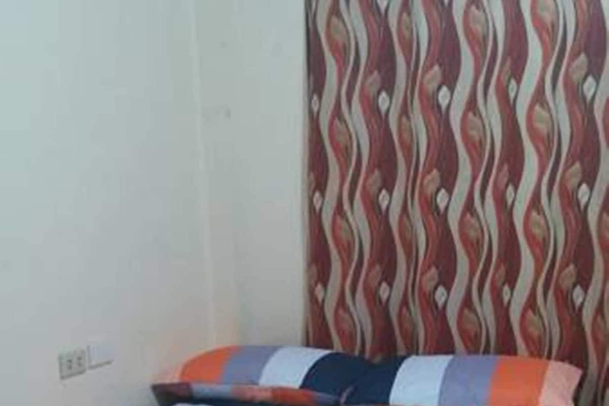 Basic Room | Desk, free WiFi, bed sheets