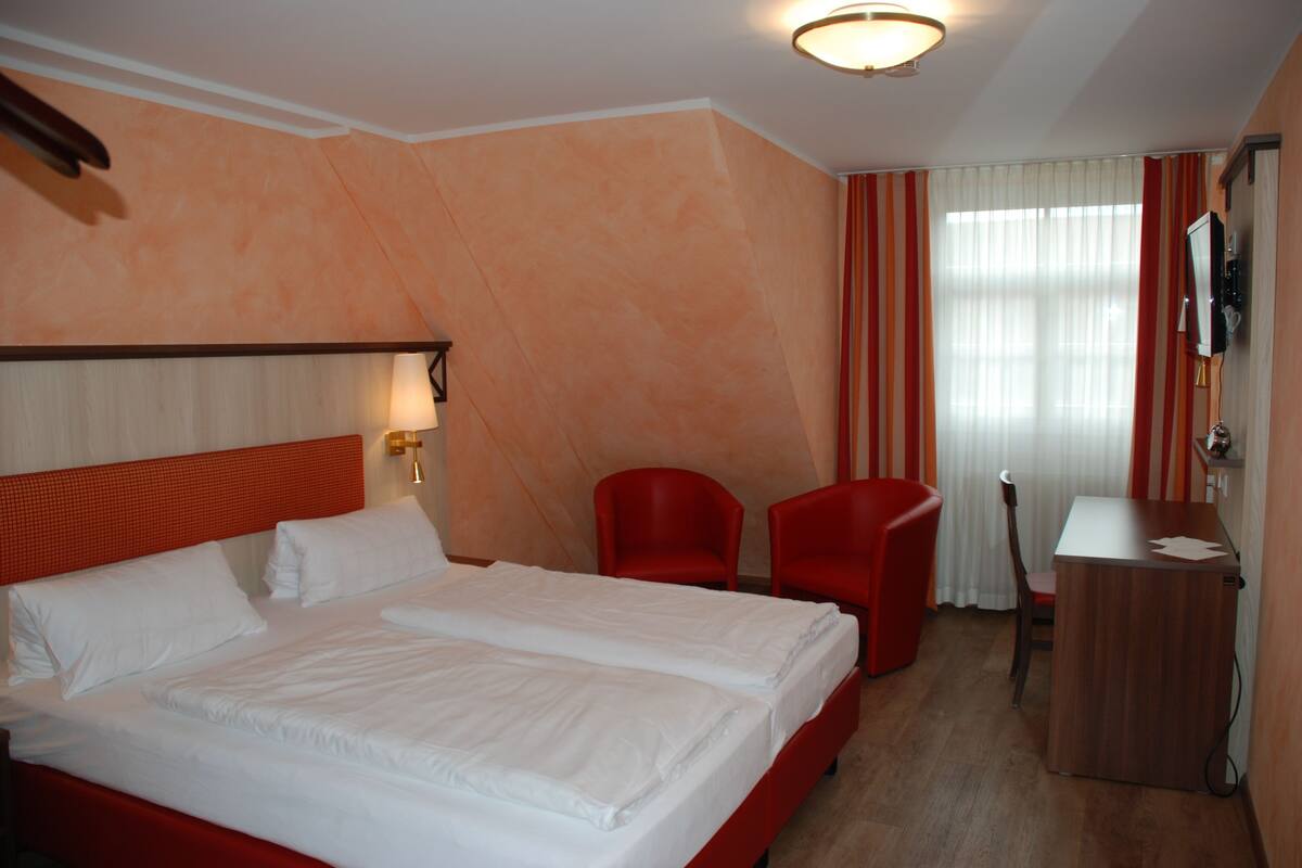 Minibar, in-room safe, desk, iron/ironing board