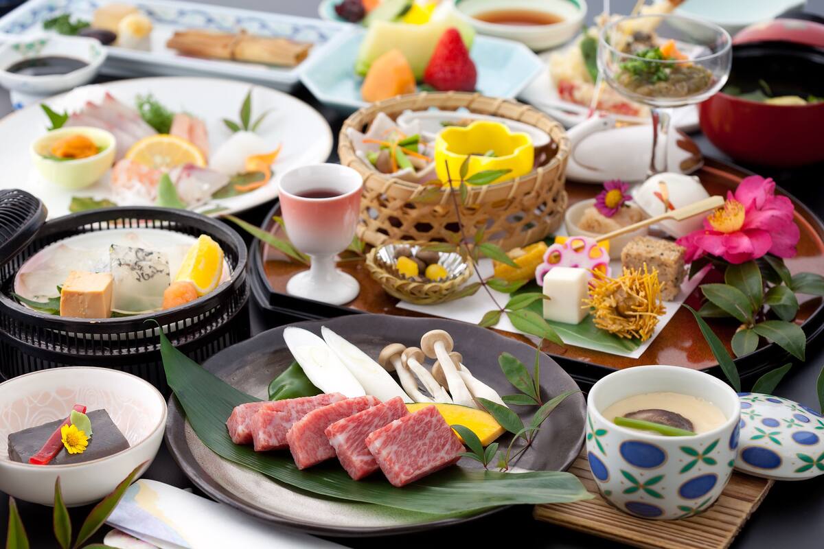 Japanese Style for 4 People with Kyushu Beef Teppanyaki Dinner | Free WiFi, bed sheets