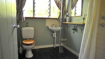 Classic Cottage, 2 Bedrooms, Terrace, Garden View | Bathroom | Shower, free toiletries, hair dryer, bathrobes