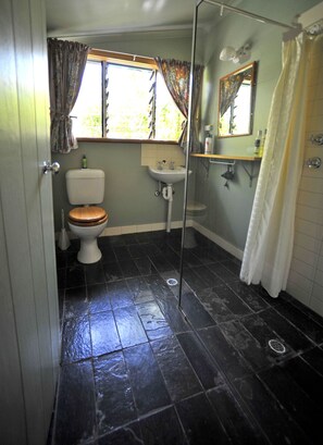 Classic Cottage, 2 Bedrooms, Terrace, Garden View | Bathroom | Shower, free toiletries, hair dryer, bathrobes