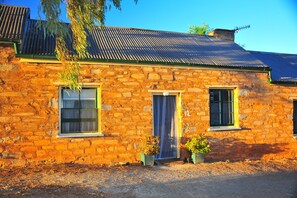 Exterior - Emma Tiver Heritage Cottage (Burra)