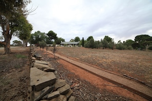 Property grounds - Miss Mabel Cottage - Adults Only (Burra)