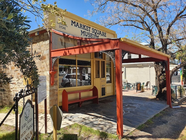 Designer store - Miss Mabel Cottage - Adults Only (Burra)