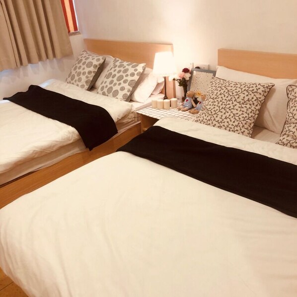 Quadruple Room | Iron/ironing board, free WiFi, bed sheets