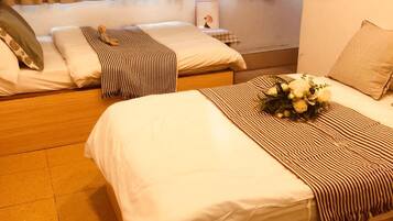 Triple Room | Iron/ironing board, free WiFi, bed sheets