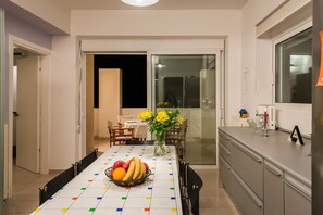 In-room dining - Villa Joy Mare (Chania)