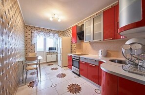 Apartment | Eigene Küche | Großer Kühlschrank, Mikrowelle, Ofen, Kochgeschirr/Geschirr/Besteck