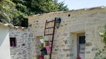 Comfort House, Private Bathroom, Courtyard View (Mas piscine ,boulodrome) | Outdoor pool | Outdoor pool, pool loungers