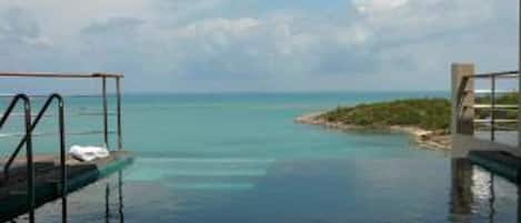 5-Bedroom (Not Incl.Electricity) | شرفة/رواق