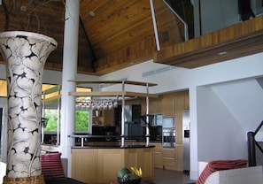 5-Bedroom (Not Incl.Electricity) | Eigene Küche | Großer Kühlschrank, Mikrowelle, Ofen, Herdplatte