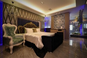 A luxurious bedroom with a large bed, a vintage-style armchair, a modern chandelier, and a decorative wall panel. - Shui Yue Boutique Motel (Taichung)