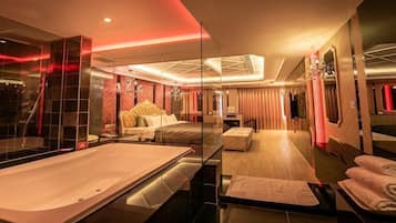 Design Room | Bathroom | Separate tub and shower, jetted tub, rainfall showerhead