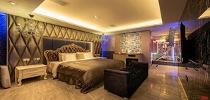 Design Room | Down duvets, pillow-top beds, free minibar, individually decorated