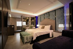 Cobrellits, matalassos amb encoixinament addicional i minibar gratuït 