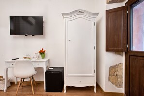 Double Room, Ensuite | 1 bedroom, memory foam beds, free minibar items, desk - Baco Rooms (Cagliari)